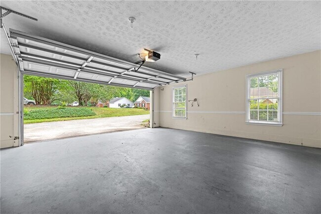 Building Photo - 2902 Bridle Creek Dr SW