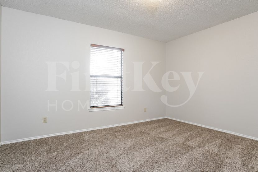 Building Photo - 2320 Sundrop Ct