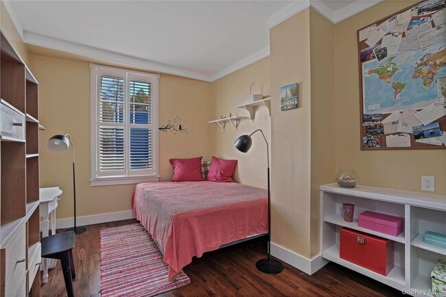 Building Photo - 493 Warburton Ave