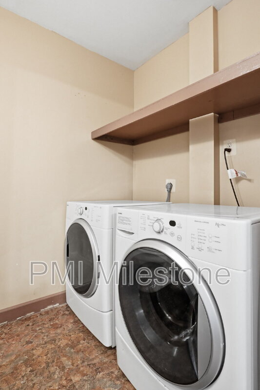 Building Photo - 6581 Ewald Ct