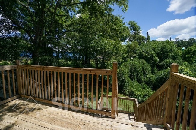 Building Photo - 395 Jamestown Manor Dr
