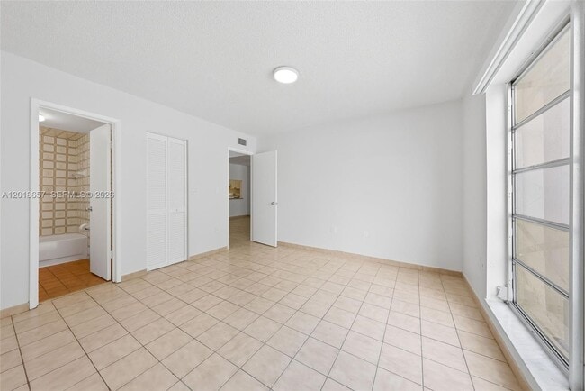 Building Photo - 305 W 68th St