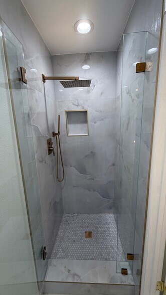 Building Photo - 10331 Lindley Ave