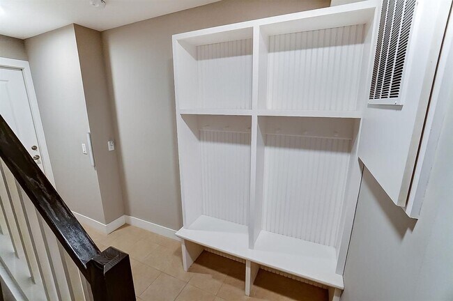 Building Photo - 438 Northern Ave