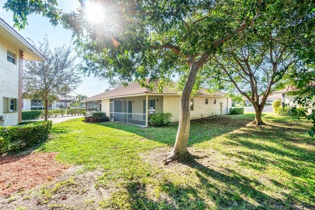 Building Photo - 9977 Three Lakes Cir