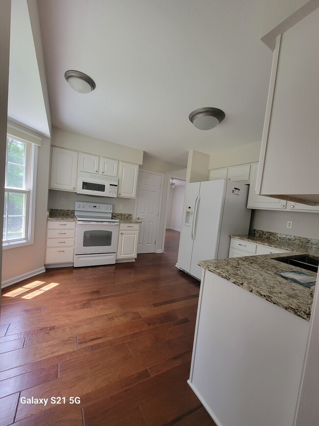 Building Photo - 13 Leyden Ct