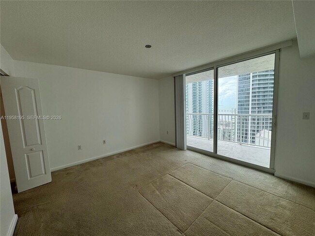 Building Photo - 1200 Brickell Bay Dr