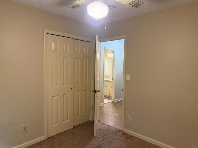 Building Photo - 803 Summer Ln