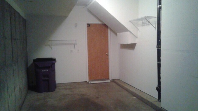 Building Photo - Available Now! "Charming 2-Bed Townhouse w...