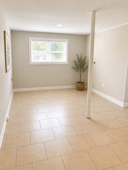 Building Photo - 1271 Village Cir
