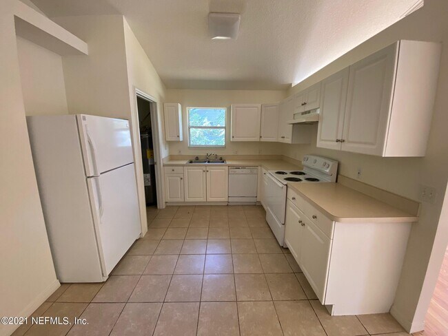 Building Photo - 908 Helen St