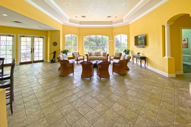 Building Photo - 5050 Fairways Cir