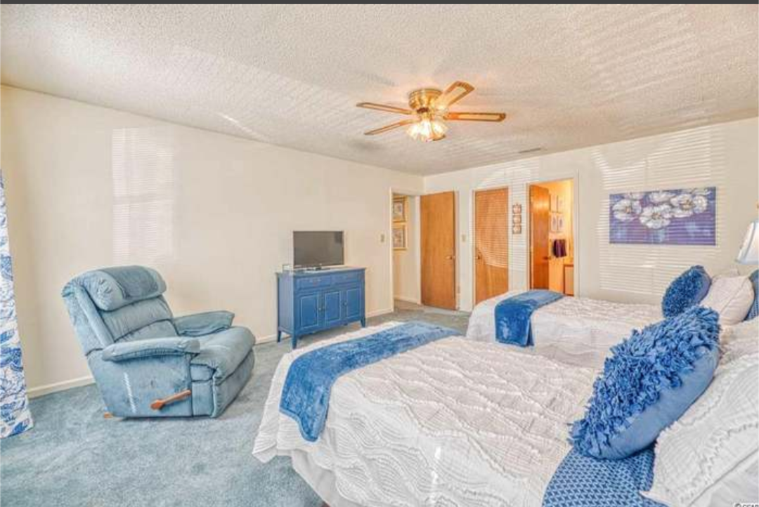 Guest bedroom with 2 twin beds - 510 Fairwood Lakes Dr