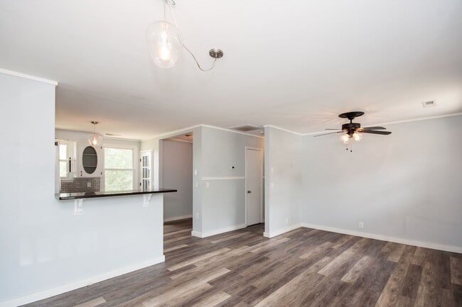 Building Photo - Huge 4 Bedroom 2 Bath Sylvan Park Classic! AVAILABLE NOW. Perfect for Roommates or a Home Office....