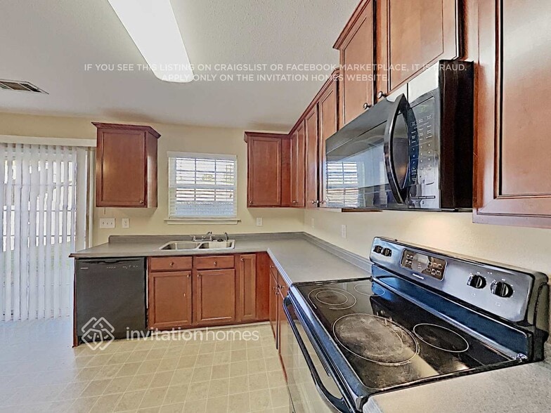 Building Photo - 2942 Village Center Dr