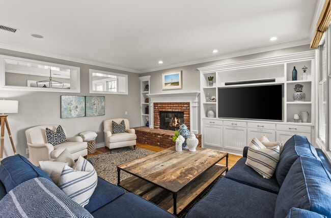 Building Photo - 13 Cape Danbury