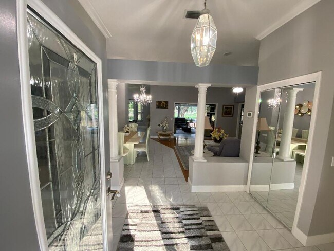 Building Photo - Spectacular ANNUAL LEASE, Fully Furnished ...
