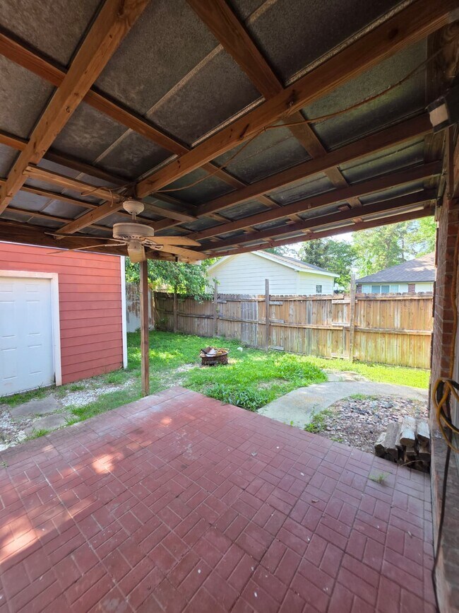 Building Photo - 24023 Strong Pine Dr
