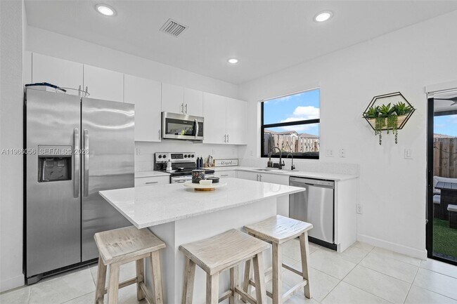 Building Photo - 9941 SW 231st Ln