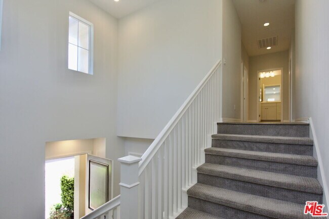 Building Photo - 50 Twin Flower