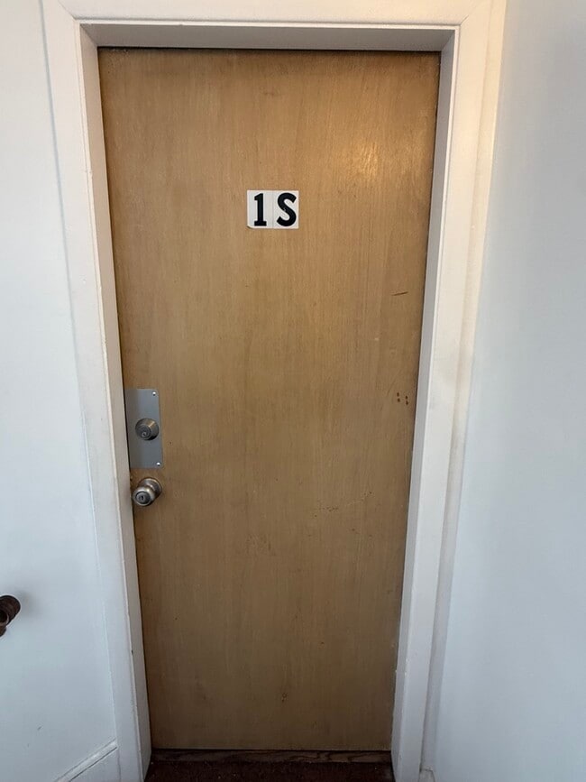 Building Photo - 2124 14th Ave