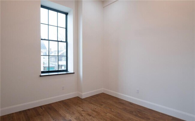 Building Photo - 15 Cranston Ave