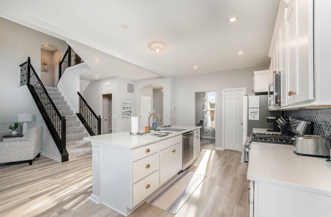 Building Photo - Fully Furnished Executive Corporate Rental