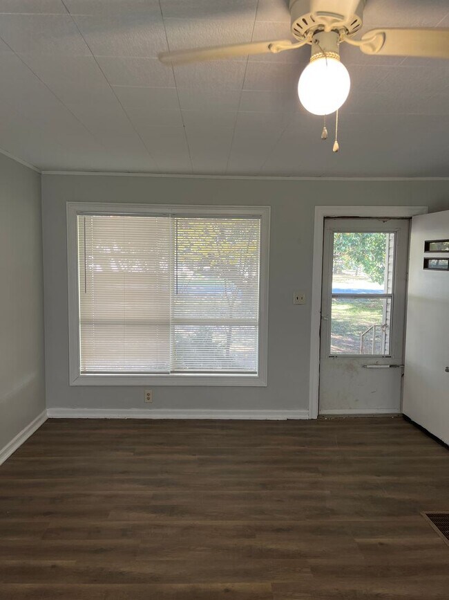 Building Photo - Step inside!  You will love what you see.