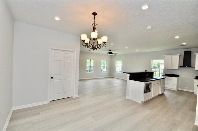 Building Photo - 111 Big Deer Dr