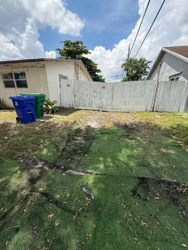 Building Photo - 1710 SW 97th Terrace