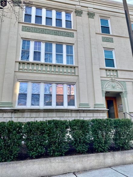 Building Photo - 60 Egmont St