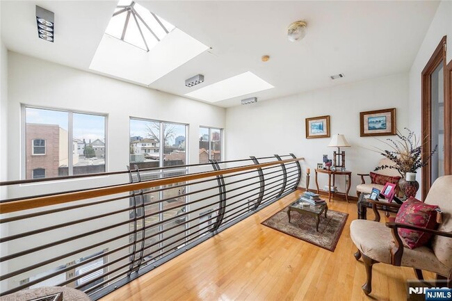 Building Photo - 220 Harrison Ave