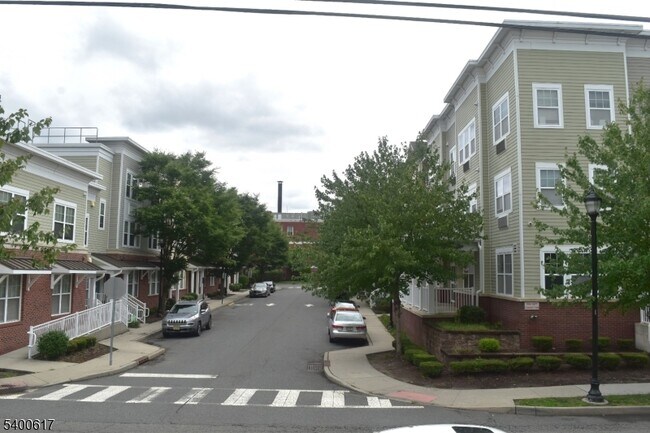 Building Photo - 129 Central Pl