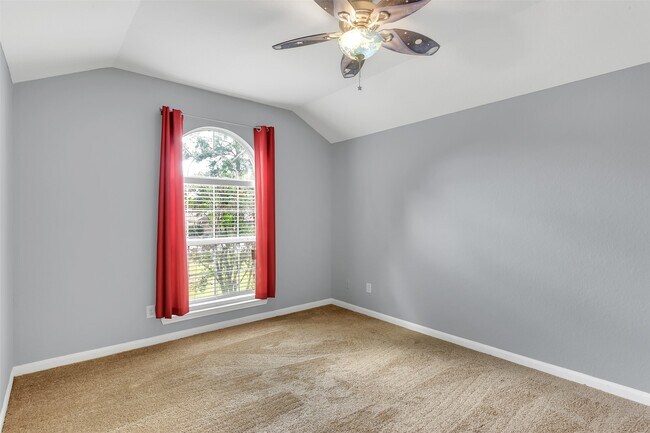 Building Photo - 223 Fantasy Ln