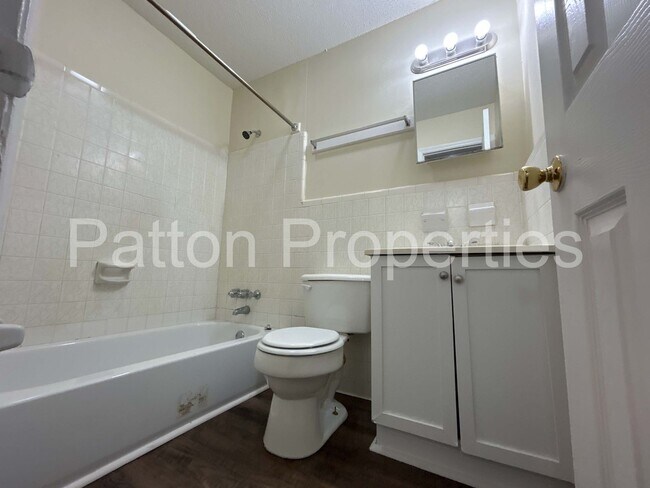 Building Photo - 11 Loquat Ct