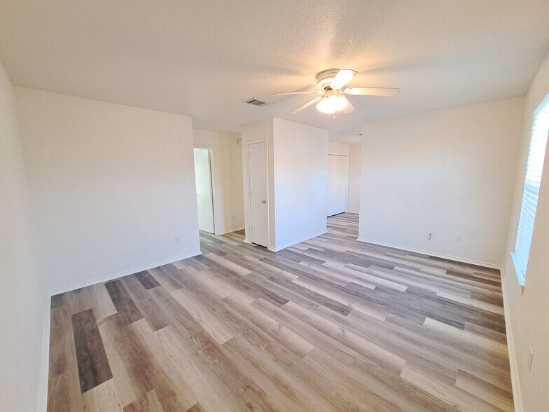 Building Photo - 5706 Greengate Dr