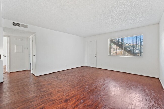 Building Photo - 2-Bedroom 1st-Floor Apartment – Move In To...