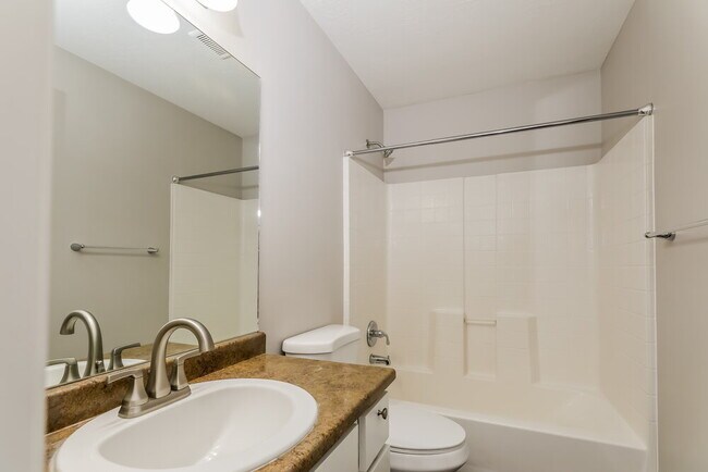 Building Photo - 996 W Fox Holw Dr