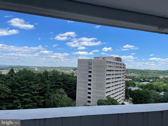 Building Photo - 6101 Edsall Rd