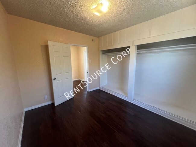 Building Photo - 920 Flora St