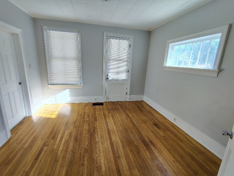 Building Photo - 246 W 6th St