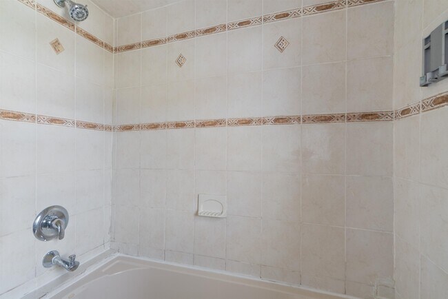 Building Photo - 689 2nd St