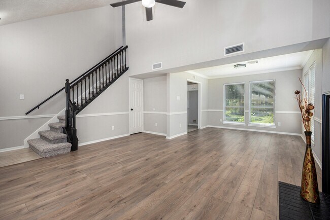 Building Photo - 14327 Sun Harbor Dr