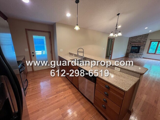 Building Photo - Mahtomedi House Available Now, Open Floor Plan, Master Suite, 2 Fireplaces, Deck