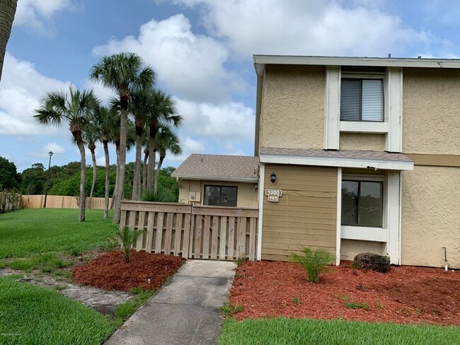 Building Photo - 1000 Abada Ct NE