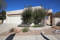 Building Photo - Beautiful High Desert Home with Mountain Views – No Pets