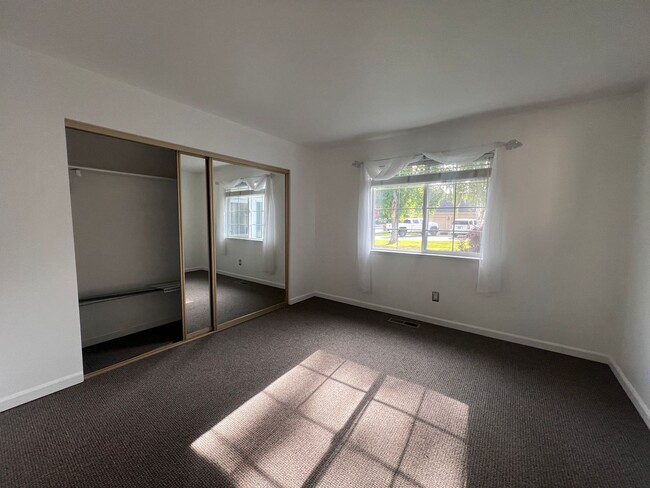 Building Photo - 4/3/2 Beautiful Home in Minden