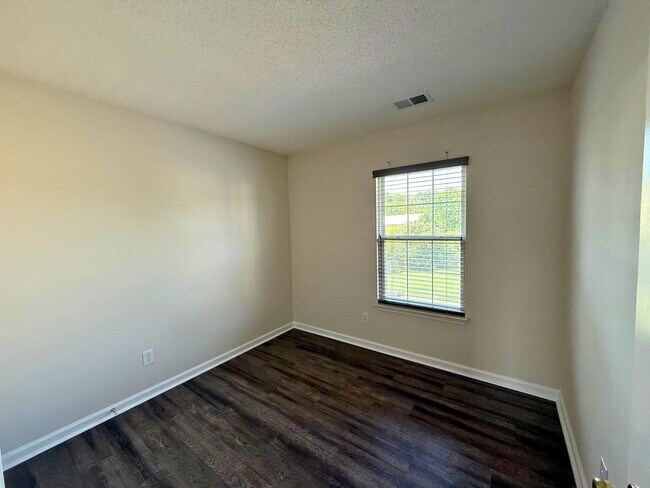 Building Photo - 204 Braelock Dr