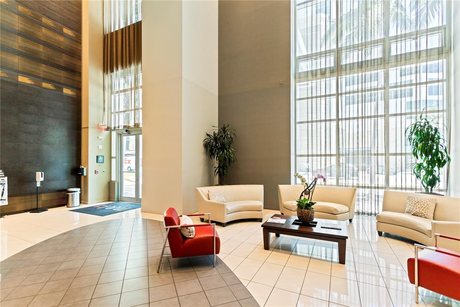 Building Photo - 300 S Biscayne Blvd