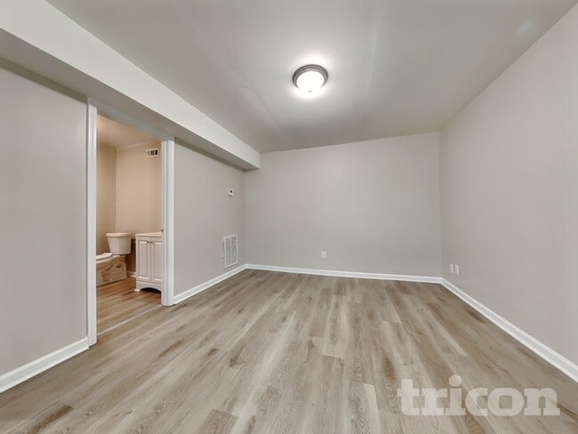 Building Photo - 225 Victoria Blvd